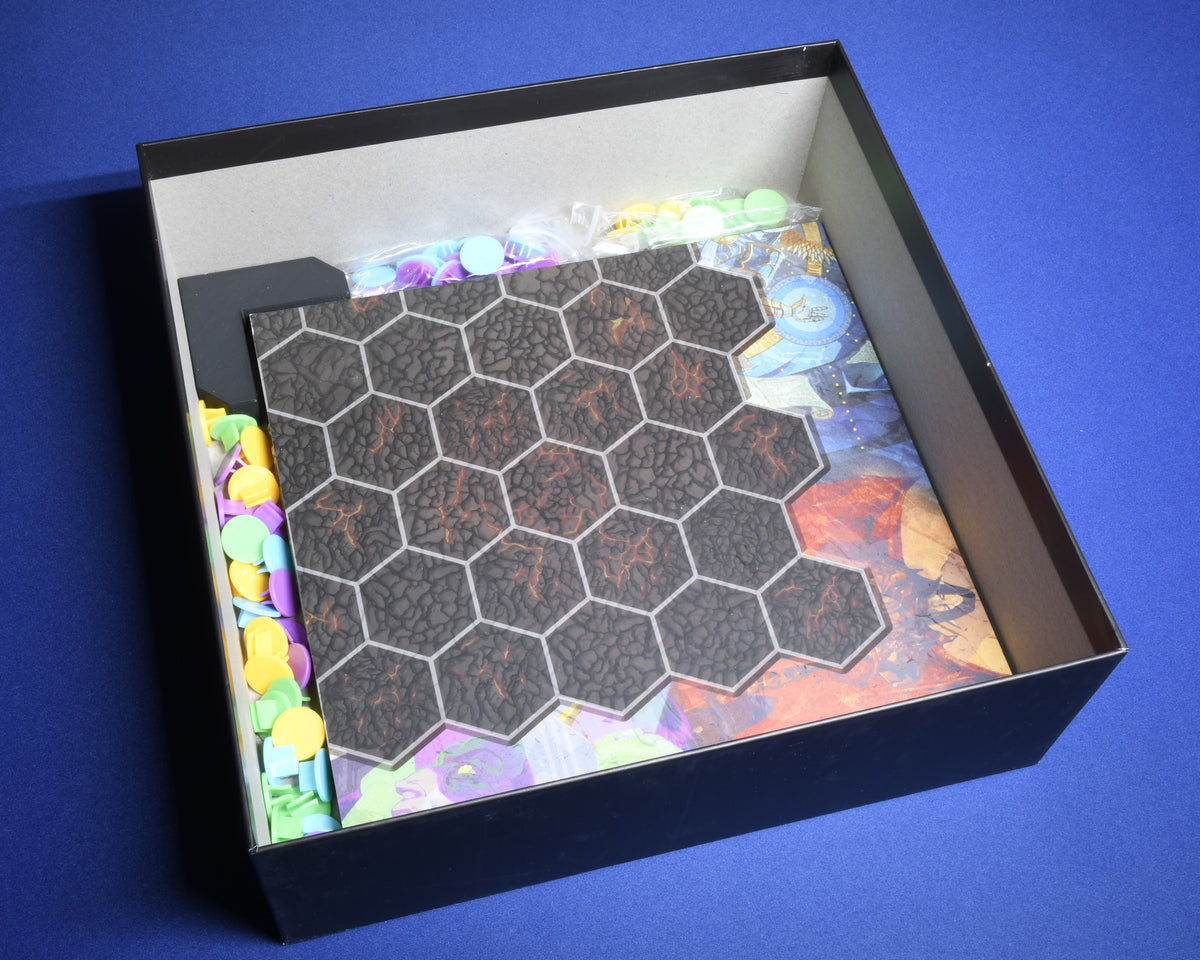 Plateau posé au-dessus de l’insert Ascension Tactics