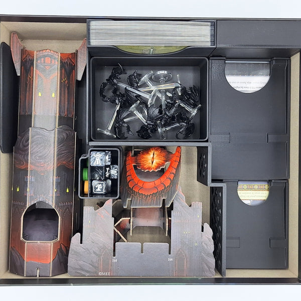 Rangement des Nazgûl et des cartes dans la boîte du jeu