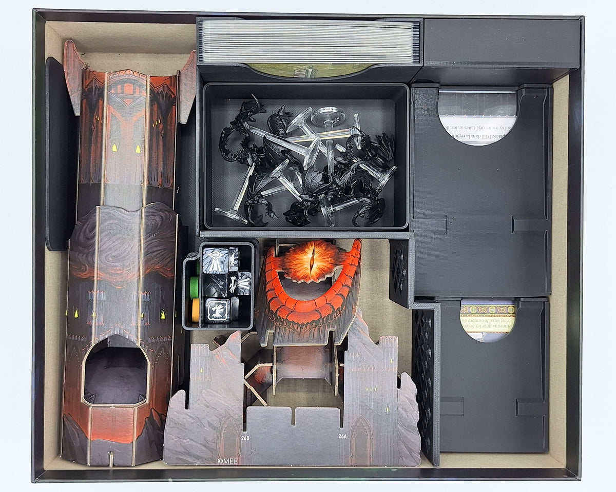 Rangement des Nazgûl et des cartes dans la boîte du jeu